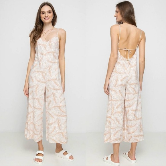 Super cute and comfy Roxy romper. Tags on! - Picture 3 of 5